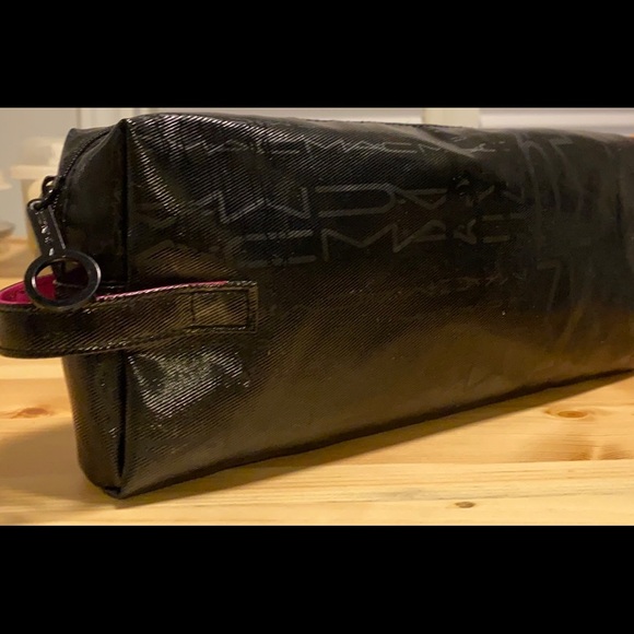 MAC COSMETICS Jacquard bag & lashes - Picture 5 of 8